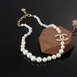 CHANEL Pearl Necklace with Gold Chain